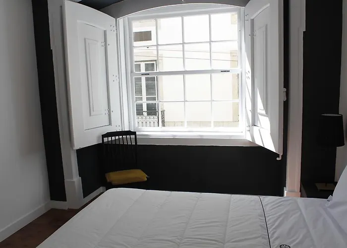 Largo Da Se - Horigem Gæstehus Lisboa