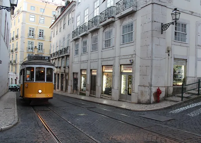 Largo Da Se - Horigem Gæstehus Lisboa